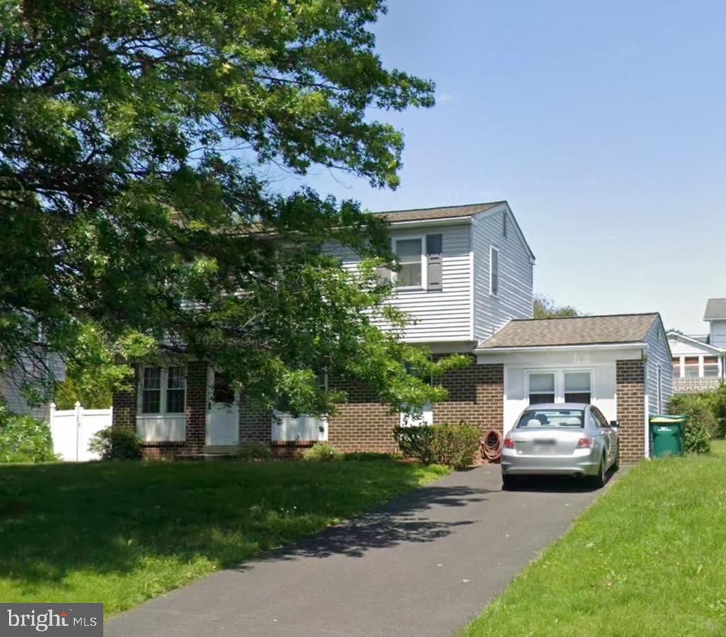 1010 LAKE LANE , PENNSBURG, PA 18073