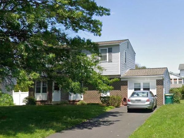 1010 LAKE LANE , PENNSBURG, PA 18073