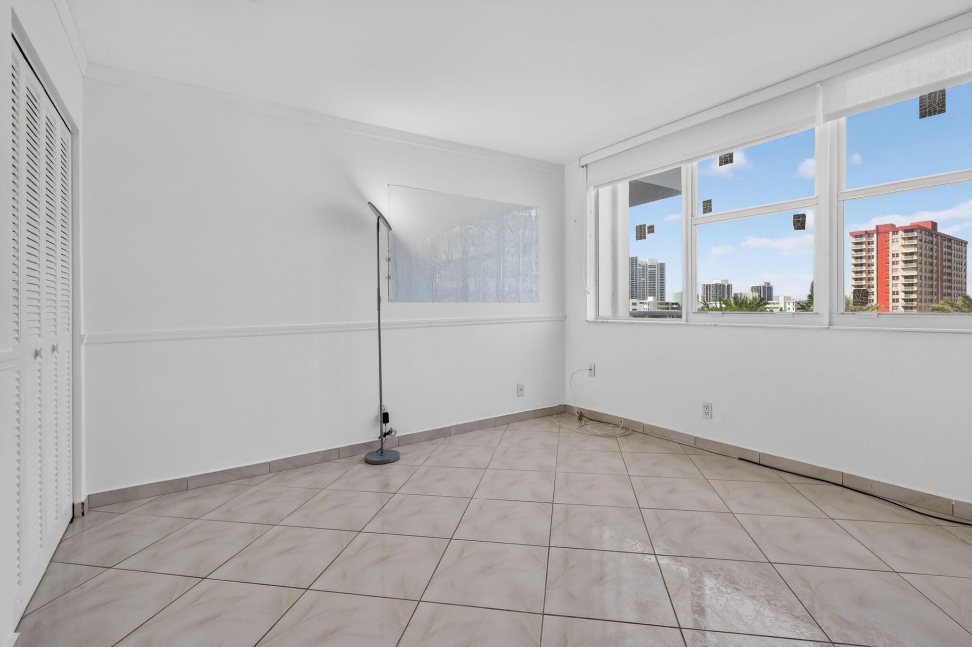 3140 S Ocean Drive, Unit 410, Hallandale Beach, FL 33009 Photo