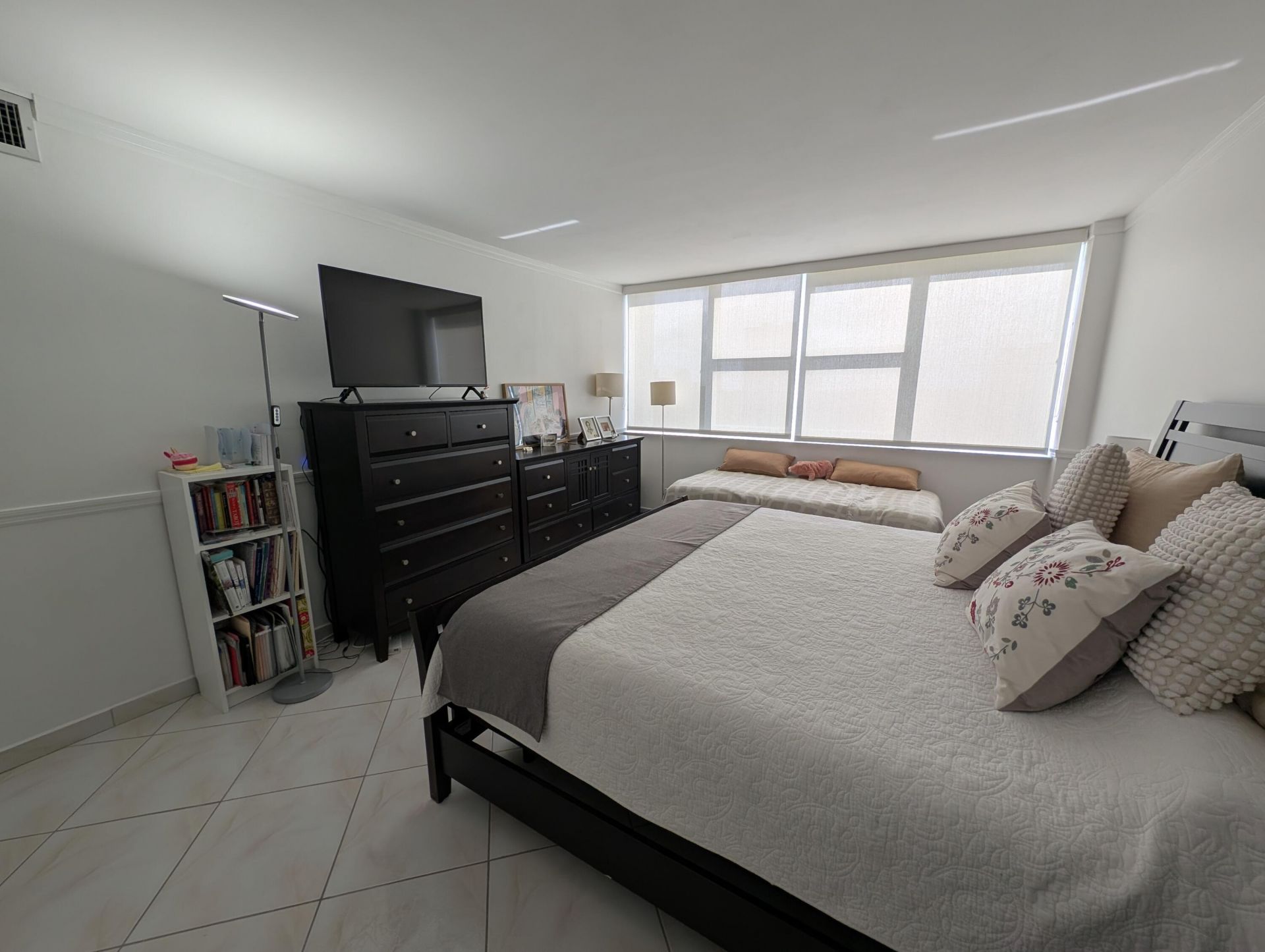 3140 S Ocean Drive, Unit 410, Hallandale Beach, FL 33009 Photo