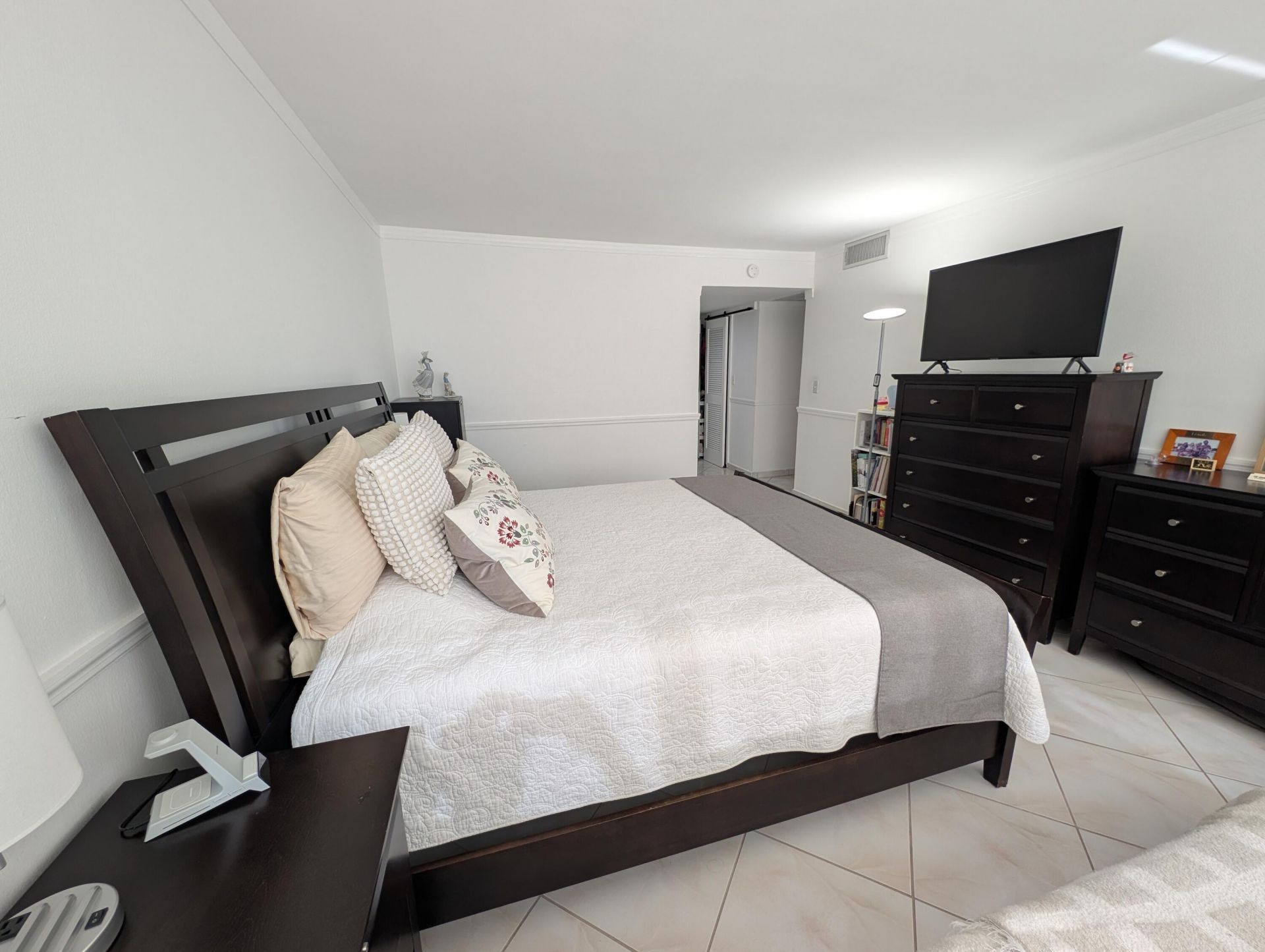 3140 S Ocean Drive, Unit 410, Hallandale Beach, FL 33009 Photo