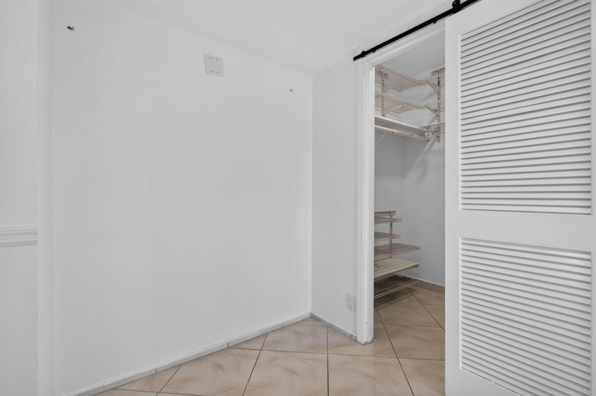 3140 S Ocean Drive, Unit 410, Hallandale Beach, FL 33009 Photo