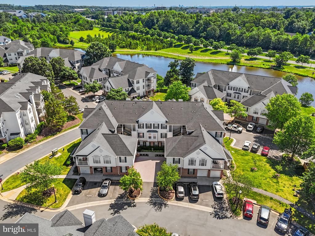 25300 Lake Mist Square, Unit 101, Chantilly, VA 20152 Main Photo