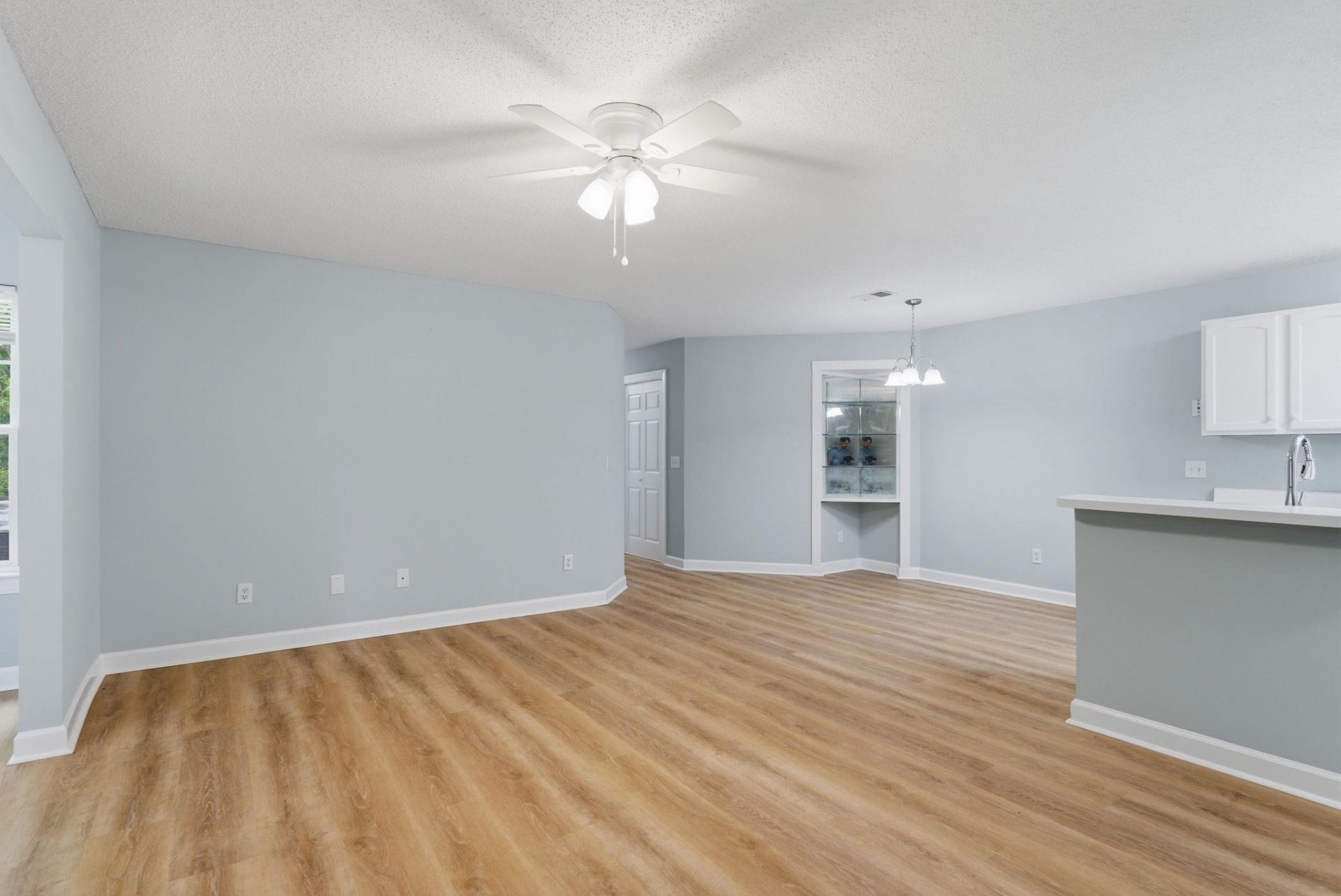 4390 Daphne Ln. Photo 8