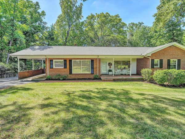 1307 Valley View RD , Martinsville, VA 24112