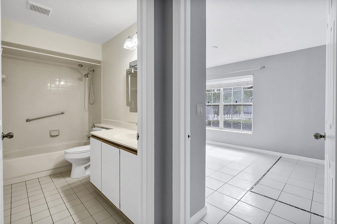 3814 Circle Lake Drive, West Palm Beach, FL 33417 Photo