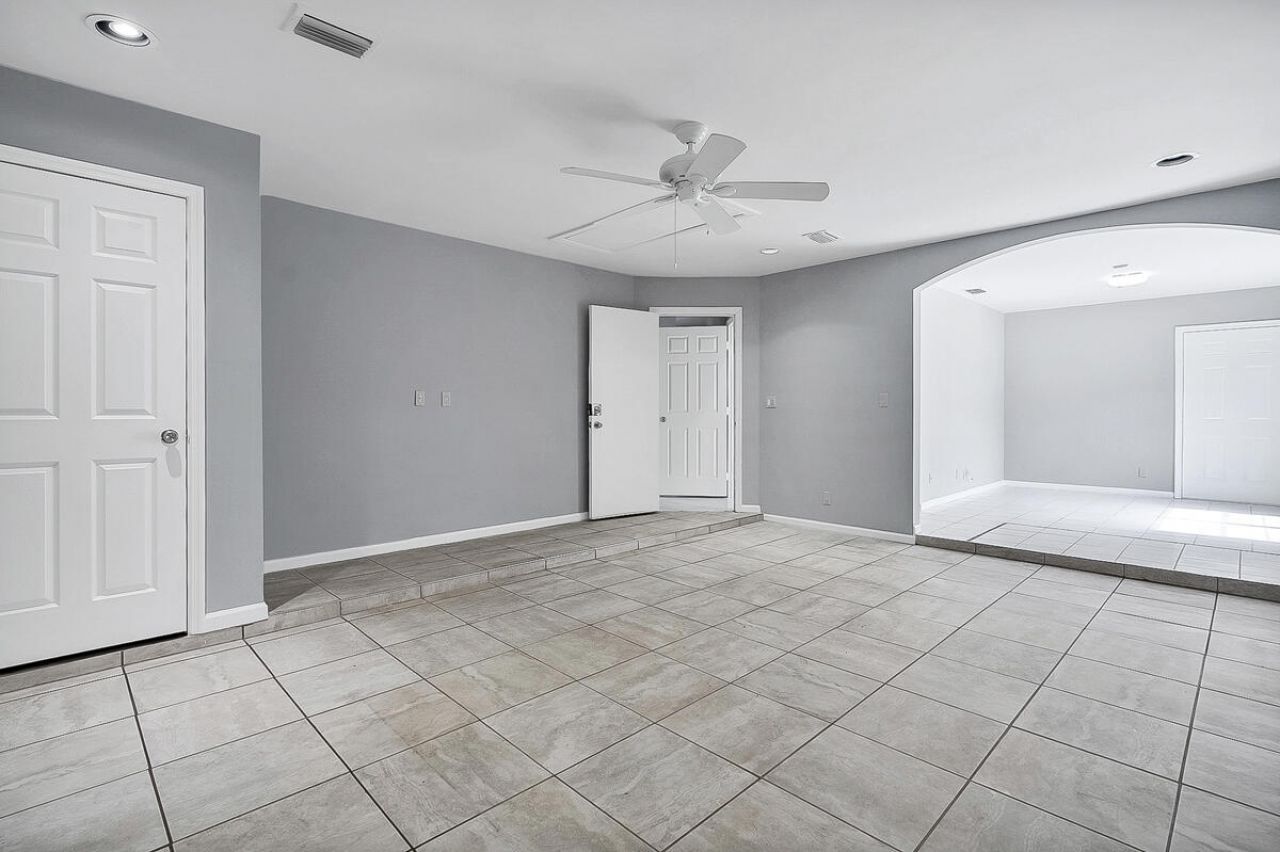 3814 Circle Lake Drive, West Palm Beach, FL 33417 Photo