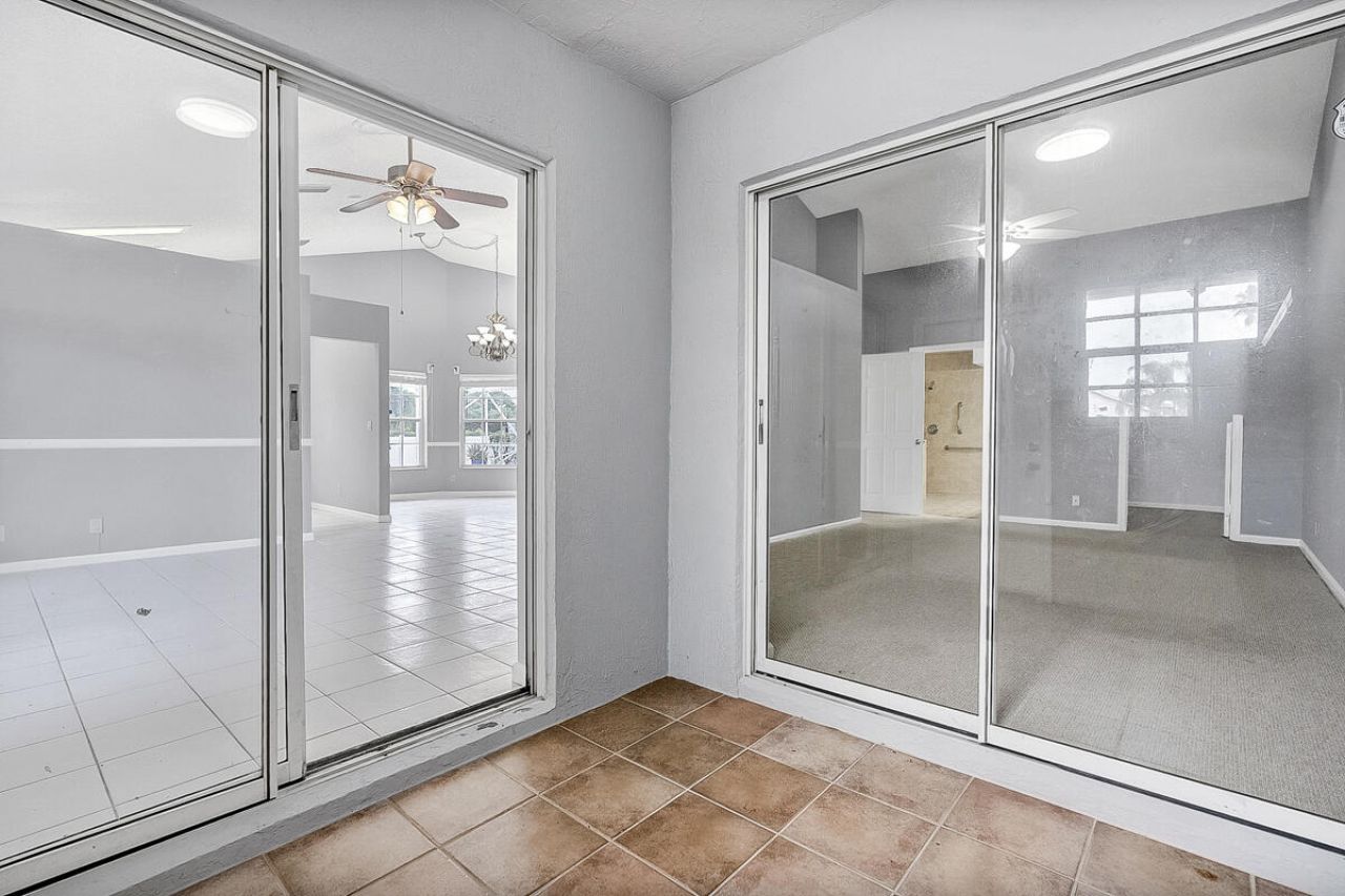 3814 Circle Lake Drive, West Palm Beach, FL 33417 Photo