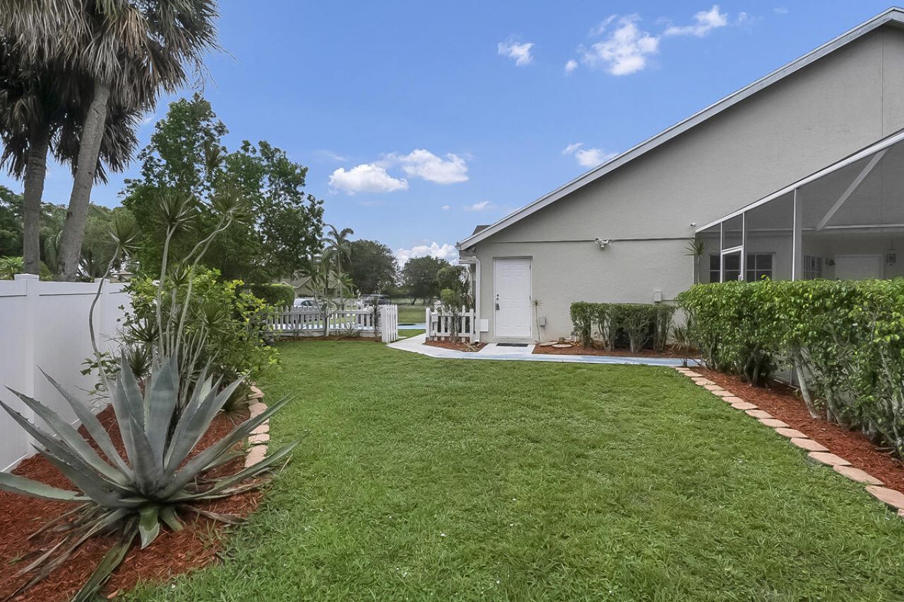 3814 Circle Lake Drive, West Palm Beach, FL 33417 Photo