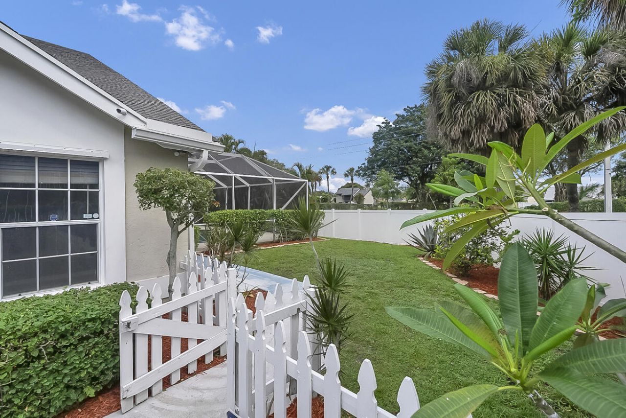 3814 Circle Lake Drive, West Palm Beach, FL 33417 Photo