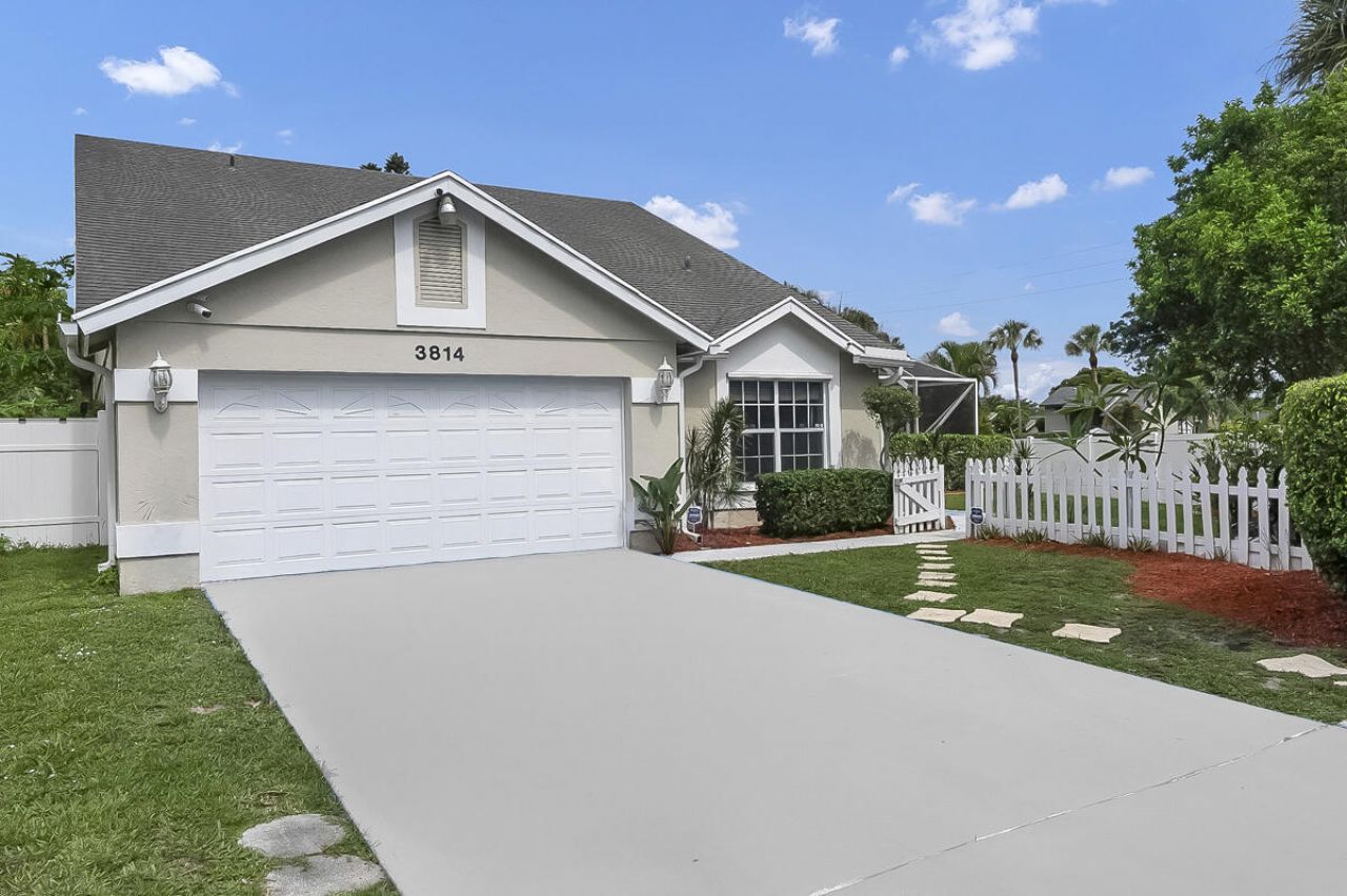 3814 Circle Lake Drive, West Palm Beach, FL 33417 Photo