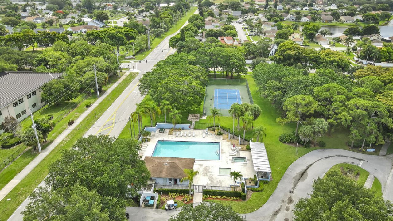 3814 Circle Lake Drive, West Palm Beach, FL 33417 Photo