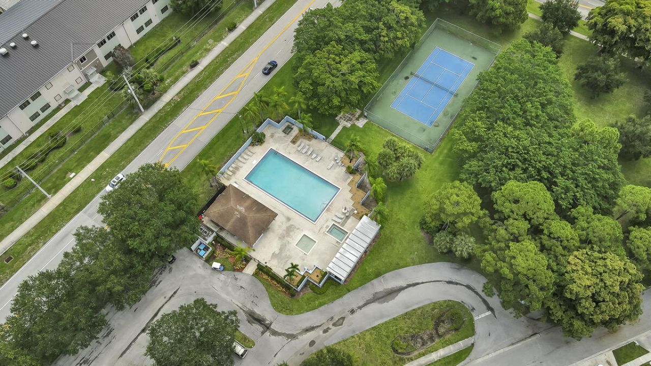 3814 Circle Lake Drive, West Palm Beach, FL 33417 Photo