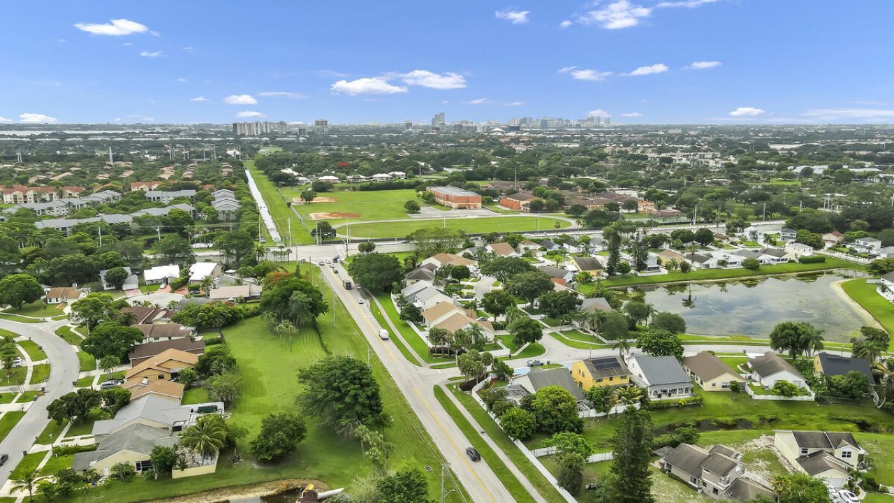 3814 Circle Lake Drive, West Palm Beach, FL 33417 Photo