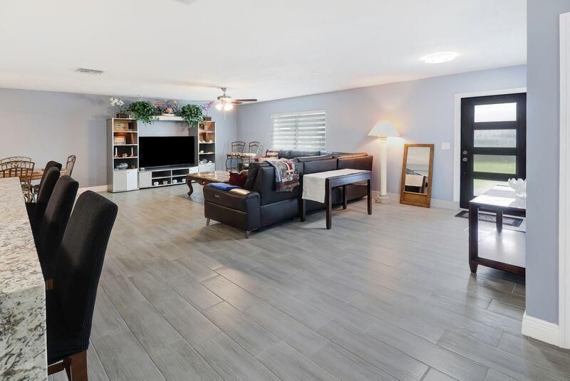 615 NE 15th Place, Boynton Beach, FL 33435 Photo
