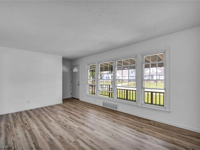 424 E 308th Street, Willowick, OH 44095 Photo 11