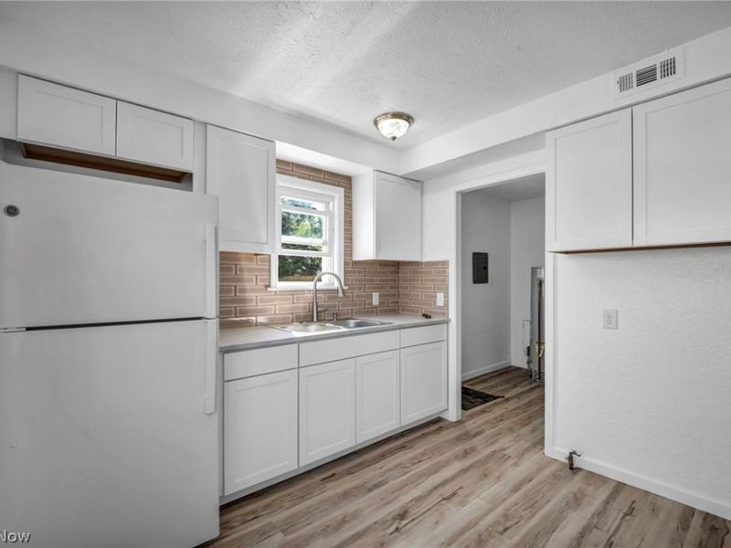 424 E 308th Street, Willowick, OH 44095 Photo 14