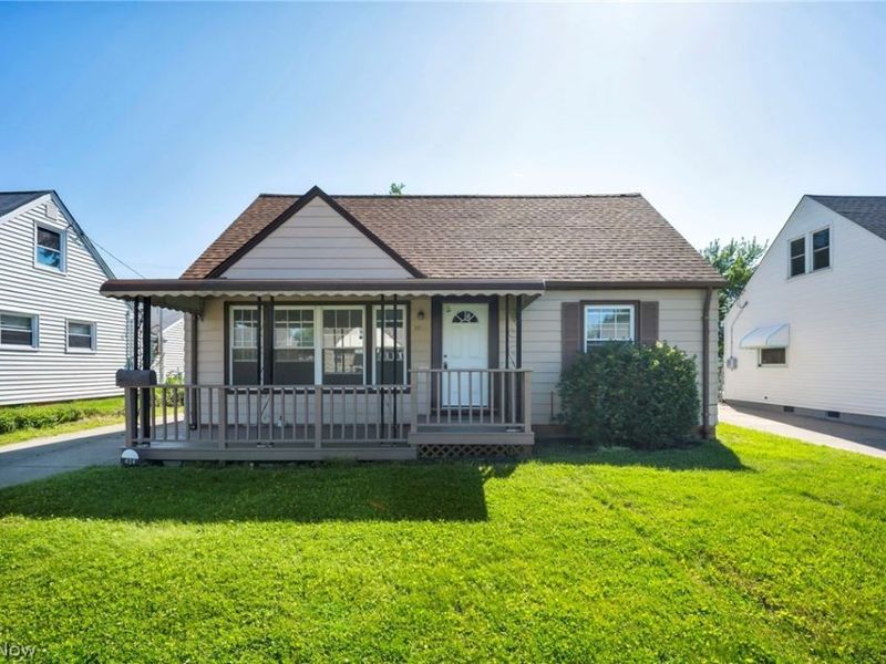 424 E 308th Street, Willowick, OH 44095 Photo 2