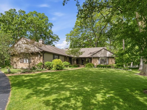 206 Surrey Lane , Lincolnshire, IL 60045