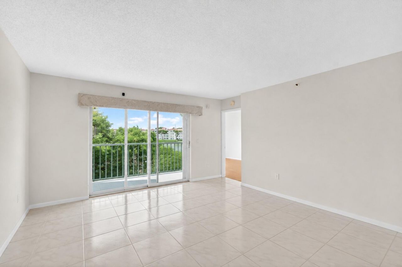 14111 Royal Vista Drive, Unit 310, Delray Beach, FL 33484 Photo