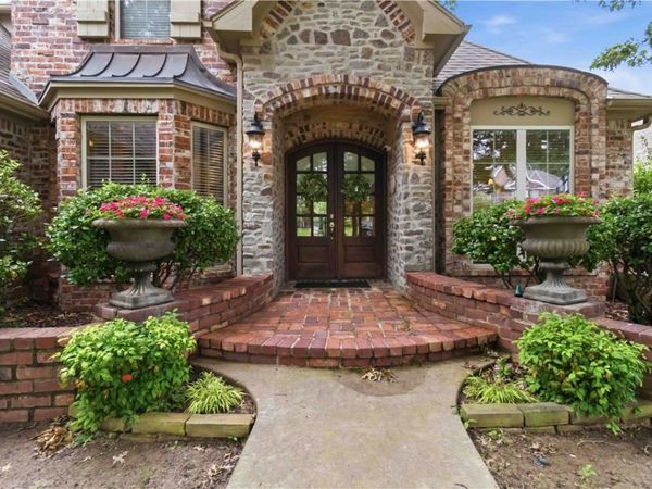 5401 S 44th Street , Rogers, AR 72758