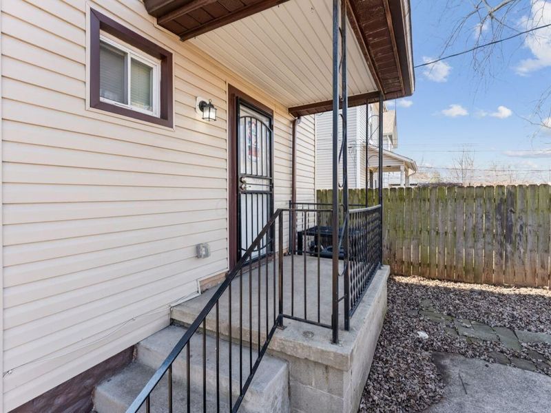 274 E Barthman Avenue , Columbus, OH 43207 Photo 3