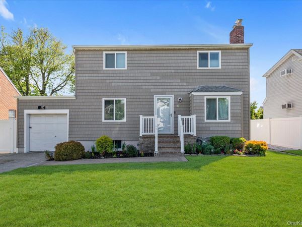 4 Lido Parkway, Lindenhurst, NY 11757