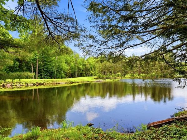 54 Papoose Lake Dr, Heath, MA 01346