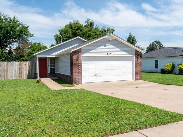 2101 Talia Trail , Siloam Springs, AR 72761
