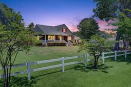 1335 Dennis Boulevard photo 4