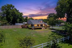 1335 Dennis Boulevard photo 4