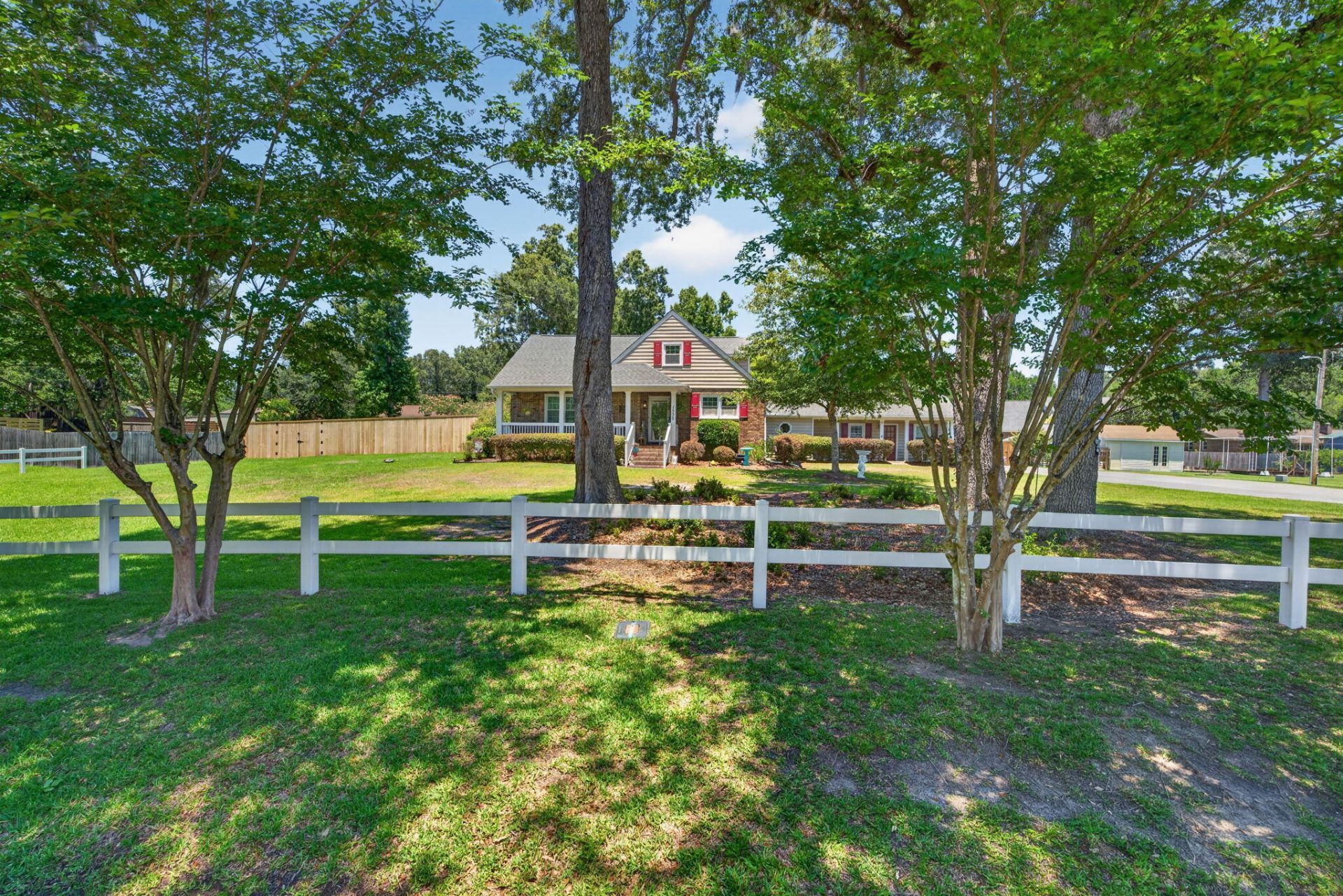 1335 Dennis Boulevard Photo 6