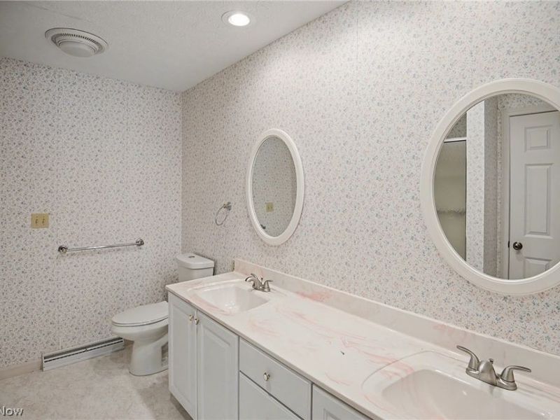 2345 Whispering Meadows Drive NE, Unit B, Warren, OH 44483 Photo 11