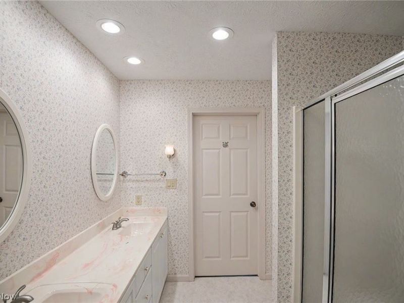 2345 Whispering Meadows Drive NE, Unit B, Warren, OH 44483 Photo 12