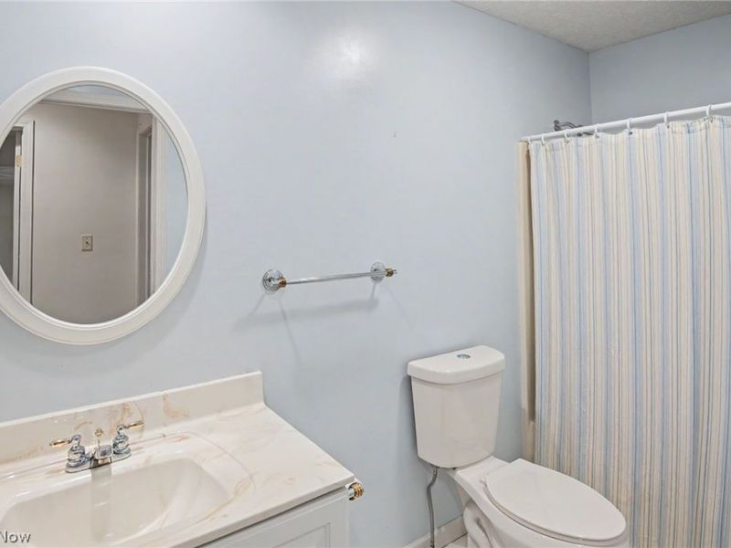 2345 Whispering Meadows Drive NE, Unit B, Warren, OH 44483 Photo 14