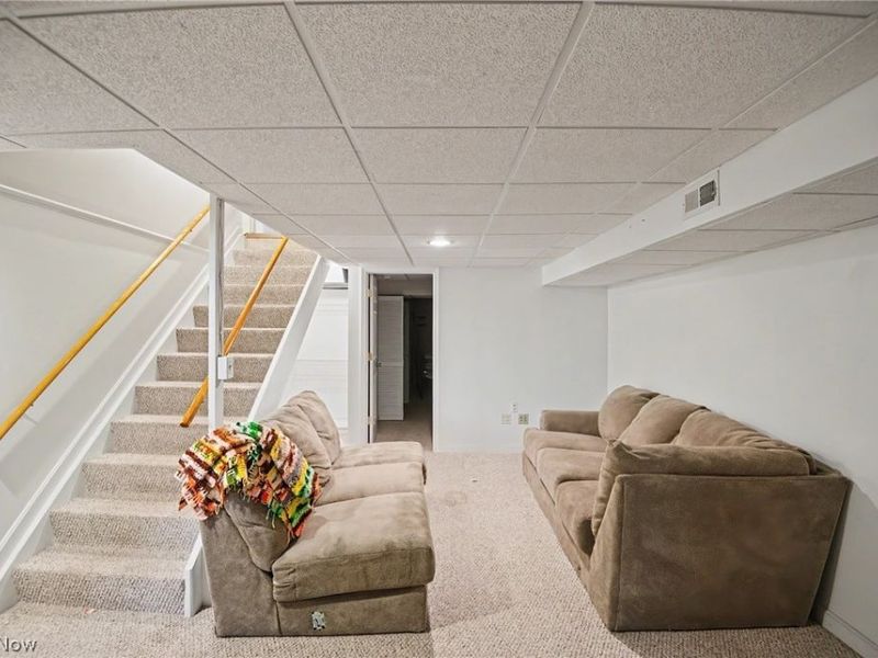 2345 Whispering Meadows Drive NE, Unit B, Warren, OH 44483 Photo 16