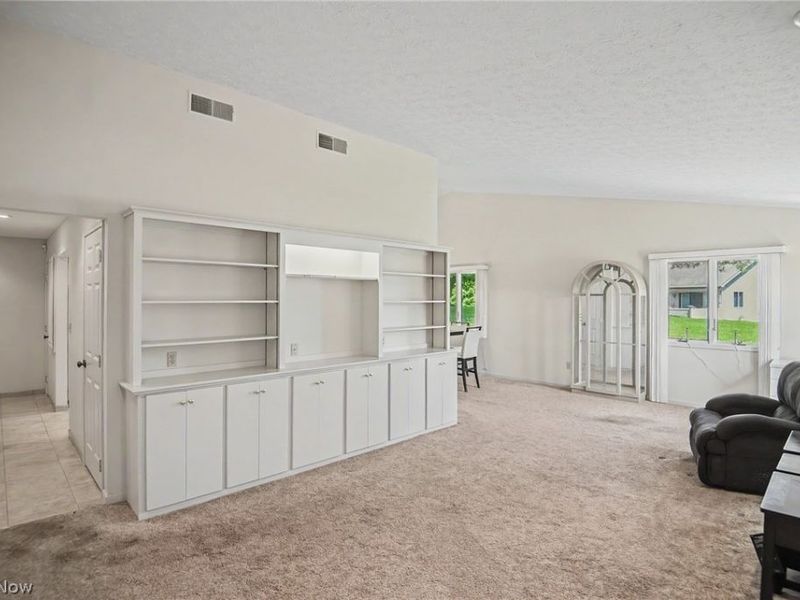2345 Whispering Meadows Drive NE, Unit B, Warren, OH 44483 Photo 3