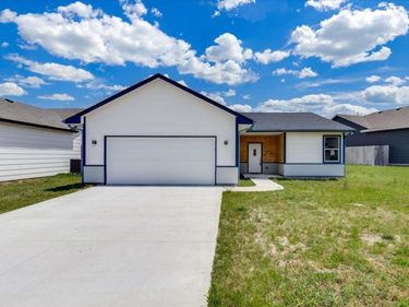 720 N Redbud Ave, Valley Center, KS 67147