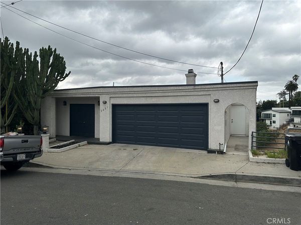 3851 Cazador, Los Angeles, CA 90065