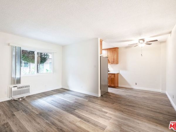 13343 Victory Boulevard, Unit 4, Van Nuys, CA 91401