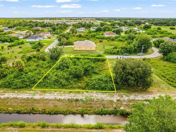 559 Theodore Vail ST E, LEHIGH ACRES, FL 33974