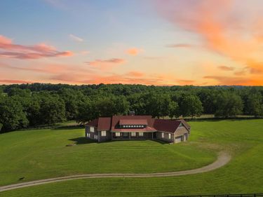1599 Woodlake Road, Midway, KY 40347