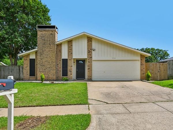 3704 Fort Hunt Drive, Arlington, TX 76016
