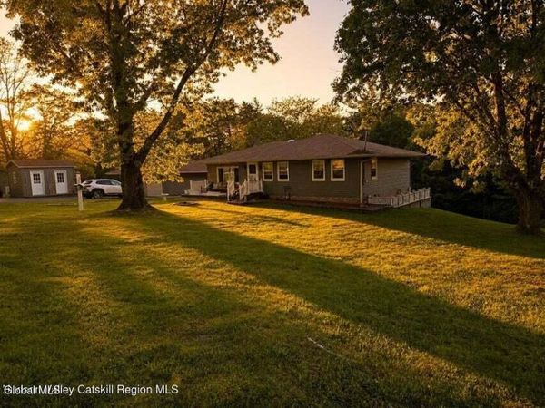 825 County Route 51, New Baltimore, NY 12051
