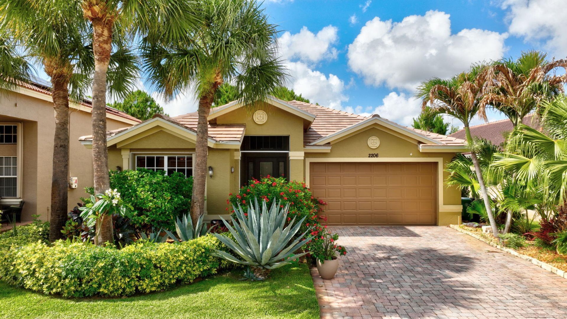 2206 SW Newport Isles Boulevard, Port Saint Lucie, FL 34953 Main Photo
