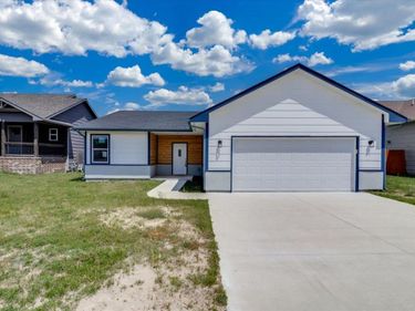752 N Wakefield Ave, Valley Center, KS 67147