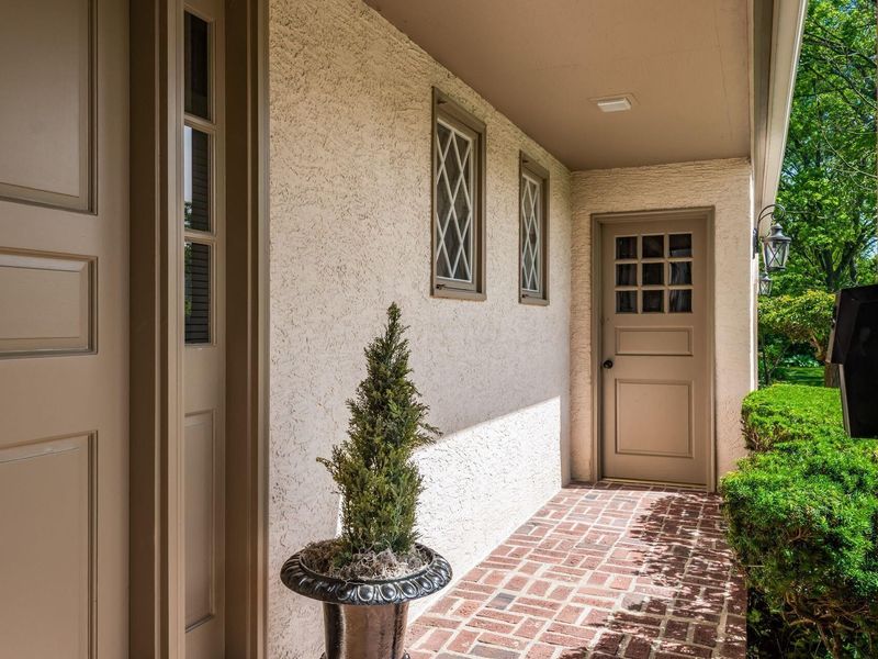 4350 Crown Point Drive, Columbus, OH 43220 Photo 7