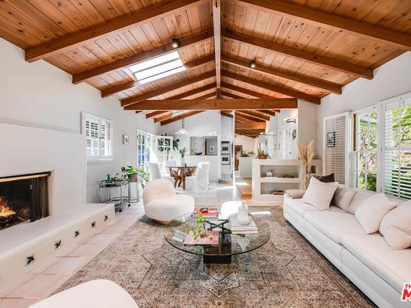 7431 Del Zuro, Los Angeles, CA 90046