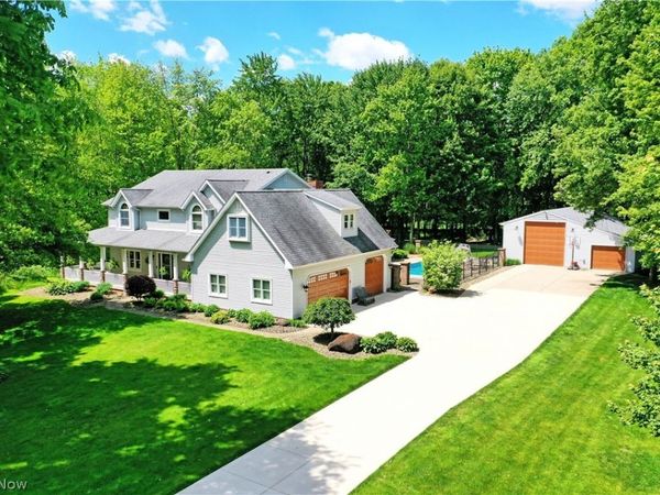6752 Brookhollow Drive, Lordstown, OH 44481