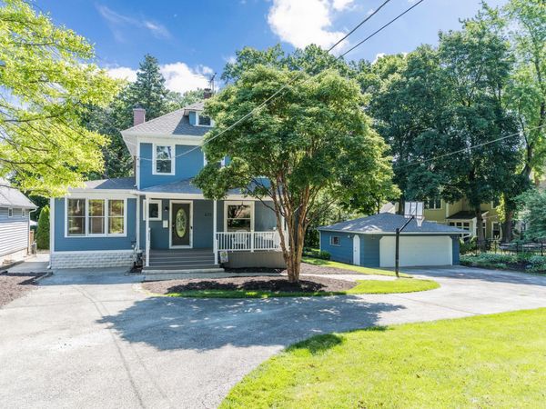 473 N Montclair Avenue , Glen Ellyn, IL 60137